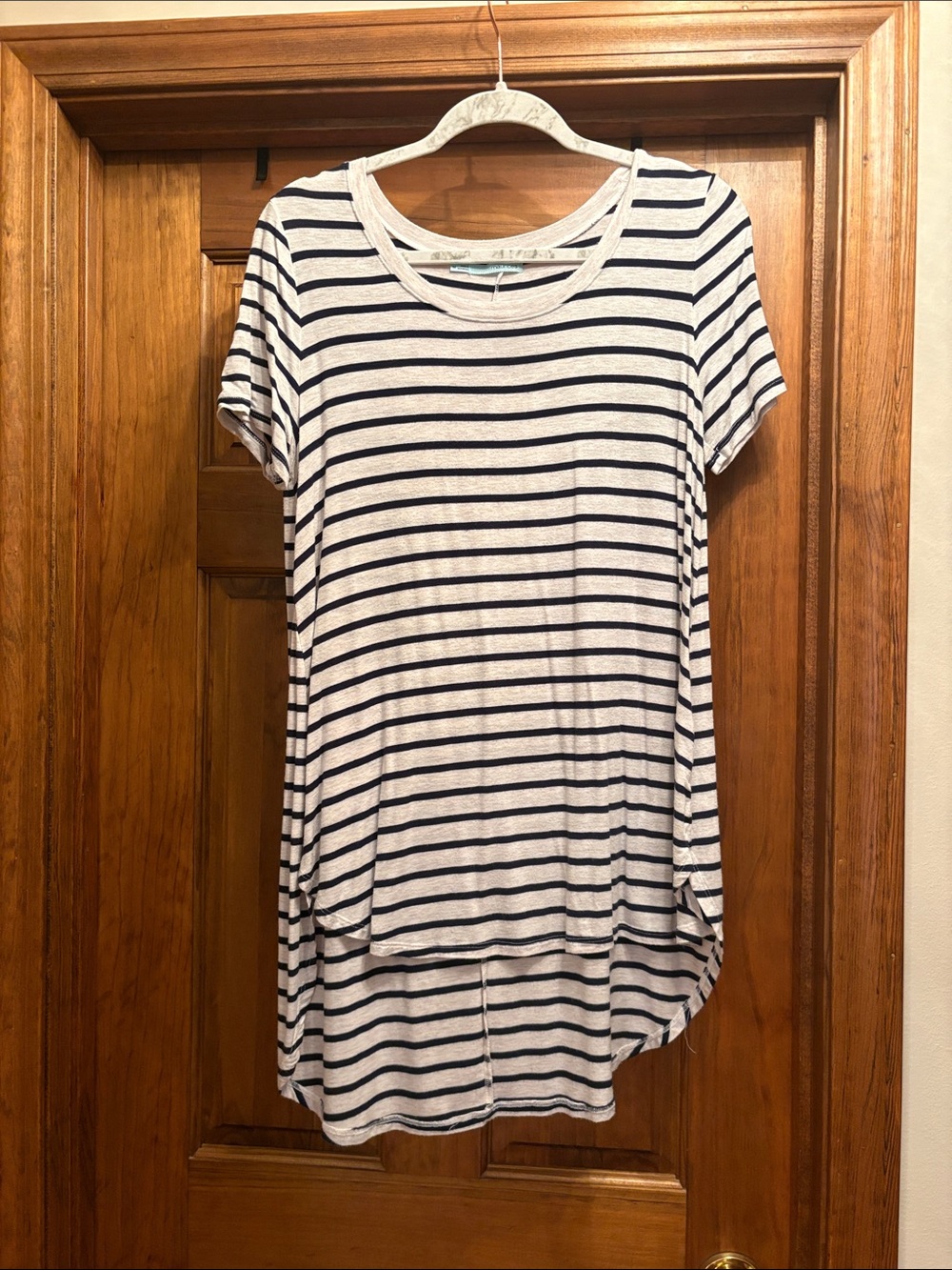 Striped Short-Sleeve Crewneck high low tunic in Navy and cream. Size medium.